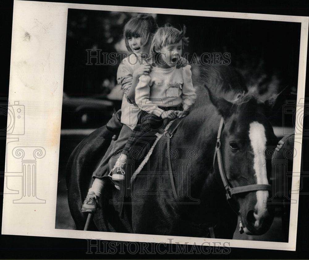 1985 Press Photo Katle Molitor Amy police horse Rideing - RRW58545 - Historic Images