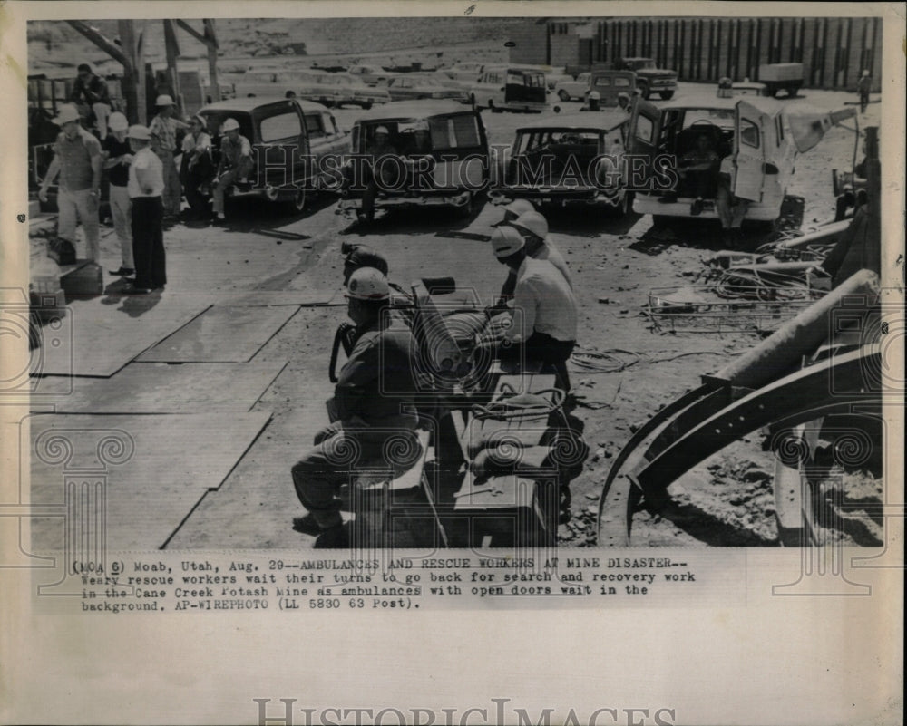 1963 Press Photo Henry rescue worker Cane Creek Potash - RRW58585 - Historic Images