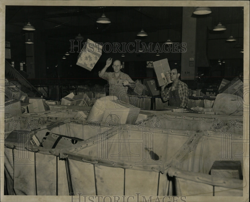 1949 Press Photo Parcel Post Distributors Post Office - RRW58613 - Historic Images