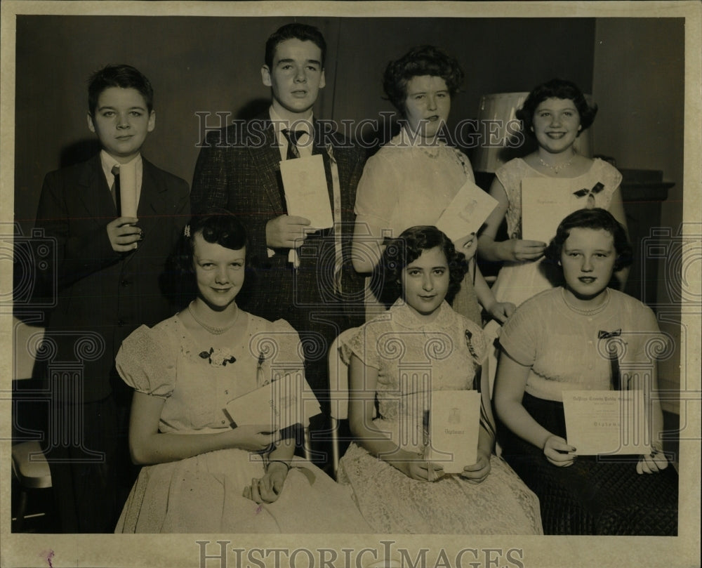 1954 Press Photo Rheumatic fever patients study diploma - RRW58619 - Historic Images