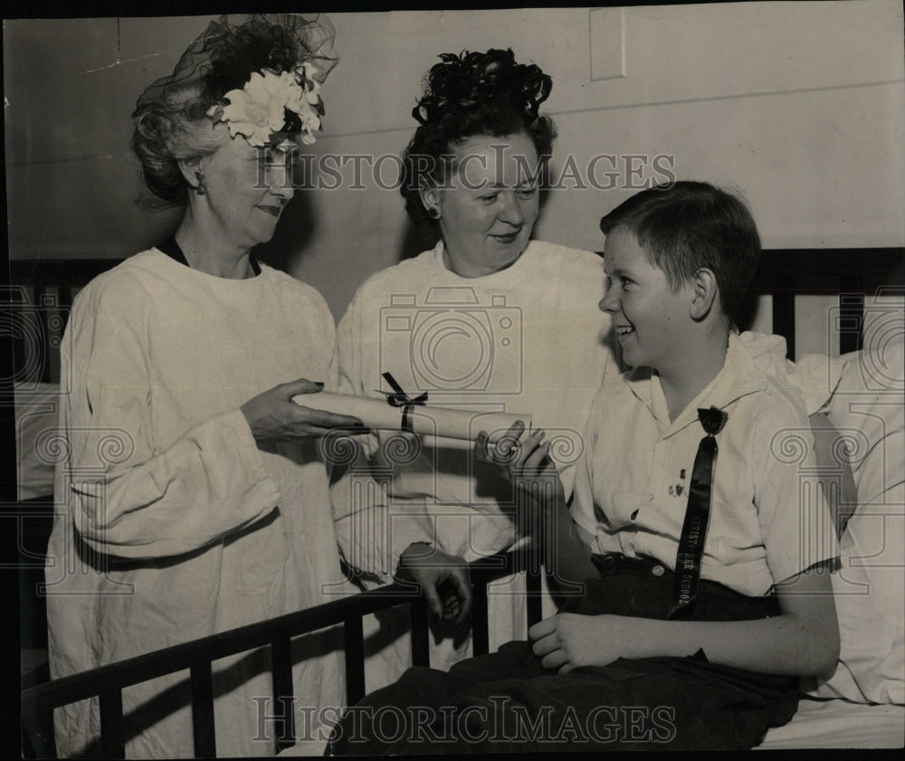 1945 Press Photo Mary McNichols Sanitarium Mishags - RRW58633 - Historic Images