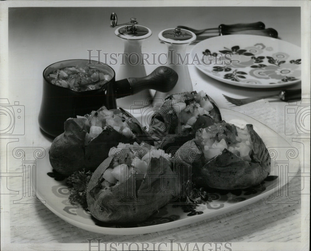 1976 Press Photo Baked Potatoes Tomato Topping - RRW58675 - Historic Images