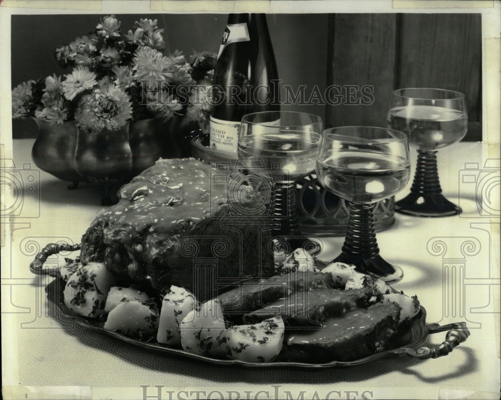 1975 Press Photo Rhineland Pot Roast Rihie Wine Onion - RRW58697 - Historic Images