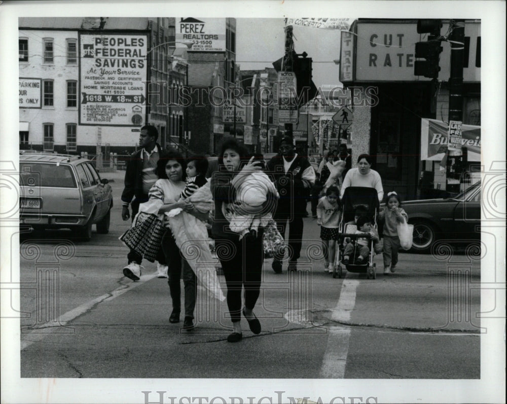 1993 Press Photo Members Of The Pilsen Neighborhood - RRW58775 - Historic Images