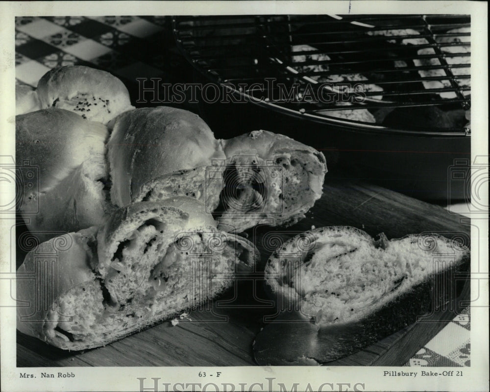 1970 Press Photo Mrs Nan Robb Pillsbury Bake off yeast - RRW58807 - Historic Images