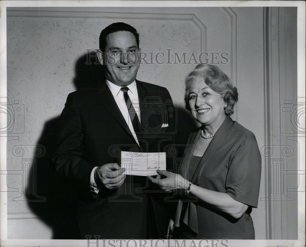 1965 Press Photo Mrs Peter Herlib James Carroll Branch - RRW58811 - Historic Images