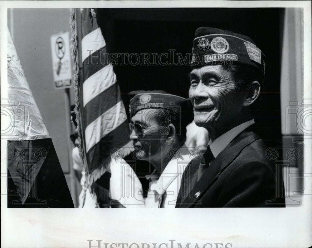 1992 Press Photo David Geollegue Phillipine parade US - RRW58855 - Historic Images