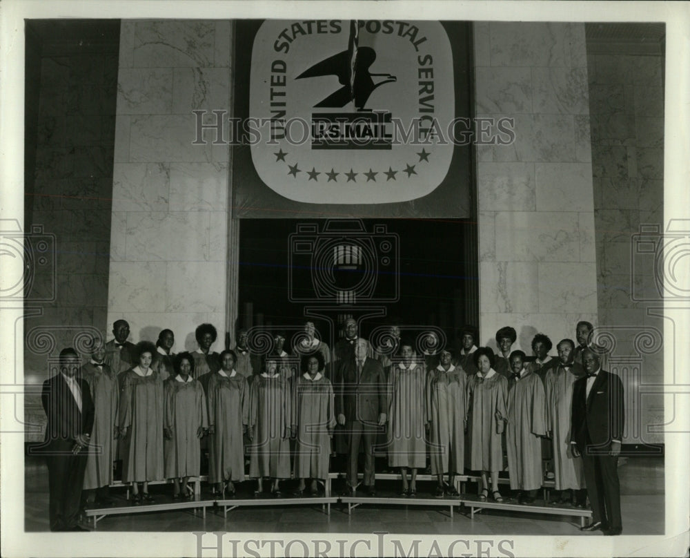 Press Photo Post Office Chorus Henry McGee Chicago RRW58975 press-photo-post-office-chorus-henry-mcgee-chicago-rrw58975