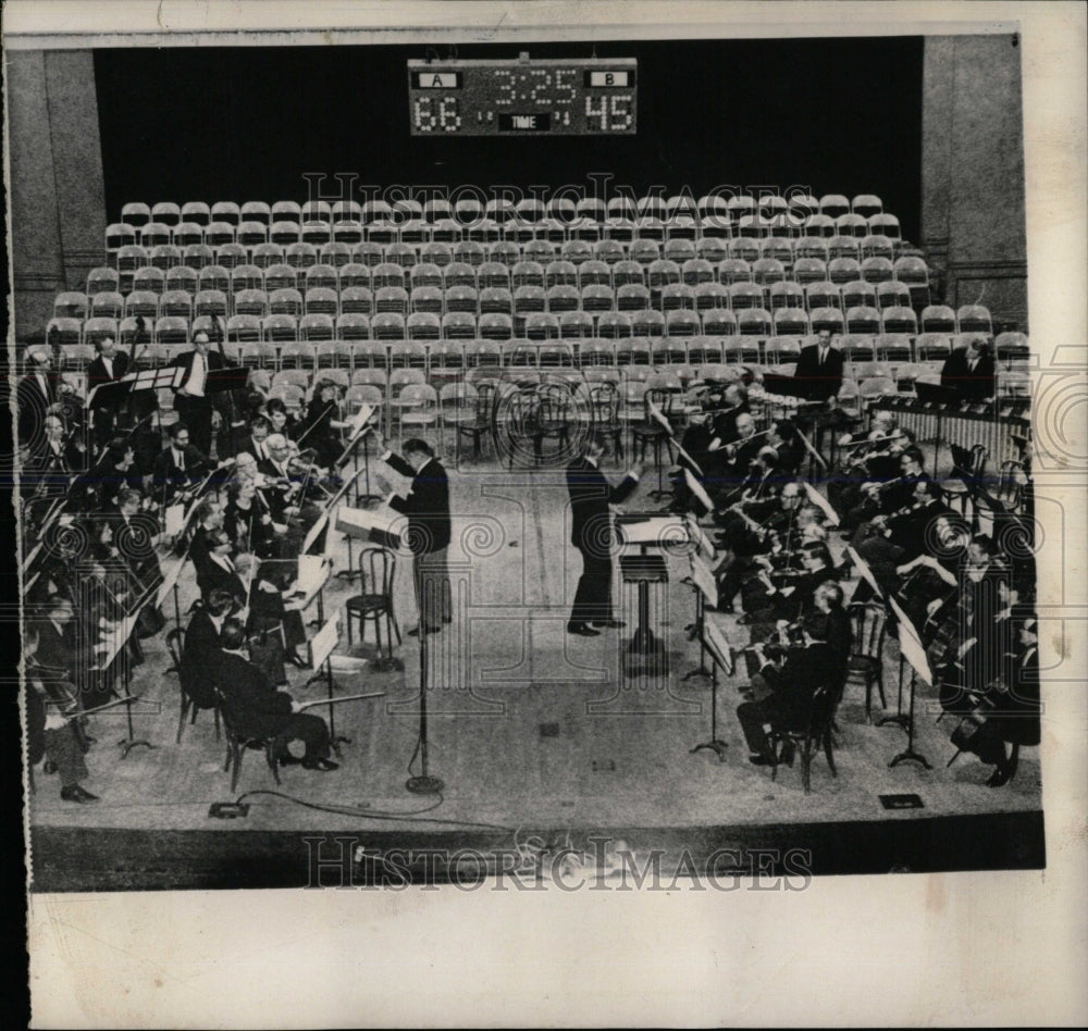 1965 Press Photo Two Orchestra Conductors Yannis Xenkis - RRW59097 - Historic Images