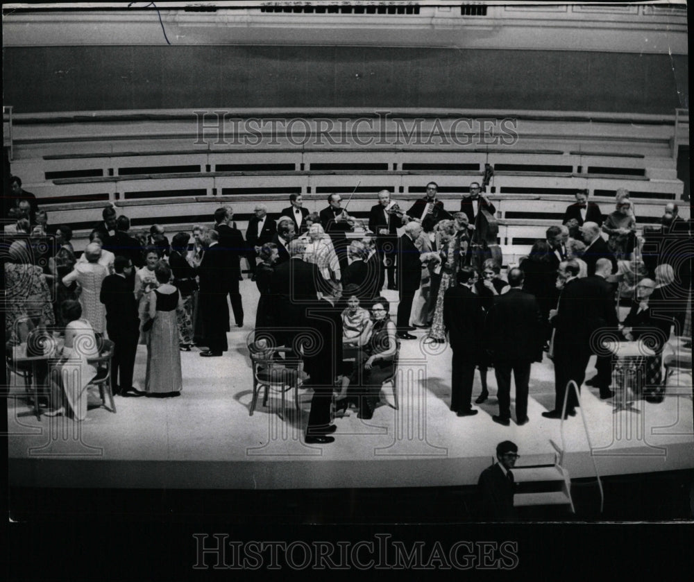 1971 Press Photo Orchestral Assn members hall meeting - RRW59107 - Historic Images