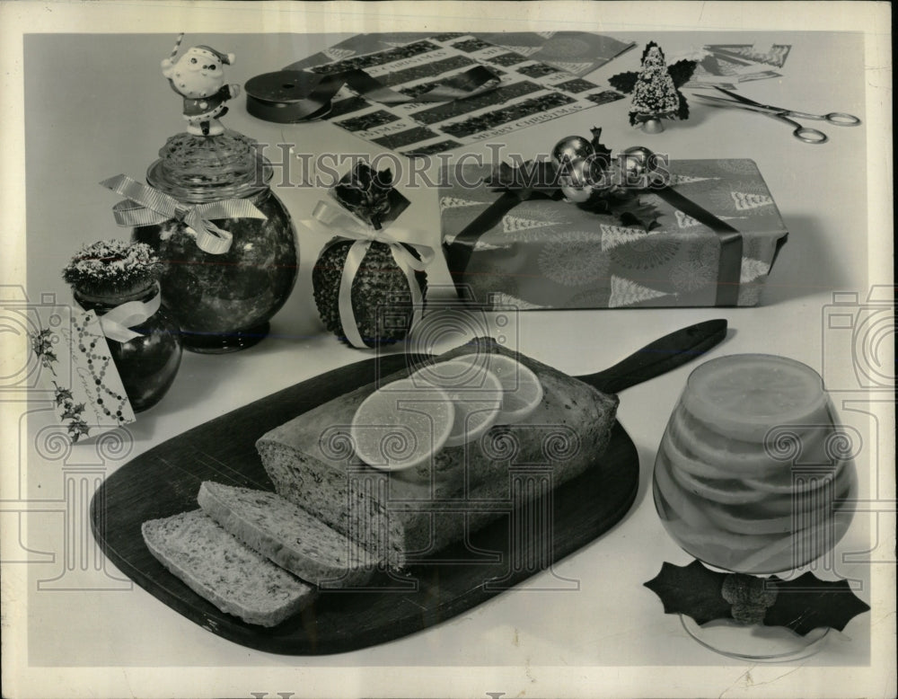 1967 Press Photo Pomander Balls Oranges Spices Gifts - RRW59123 - Historic Images