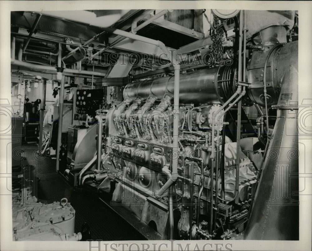 Press Photo Engine room Robinson Bay Turbo Cylinder - RRW59347 - Historic Images