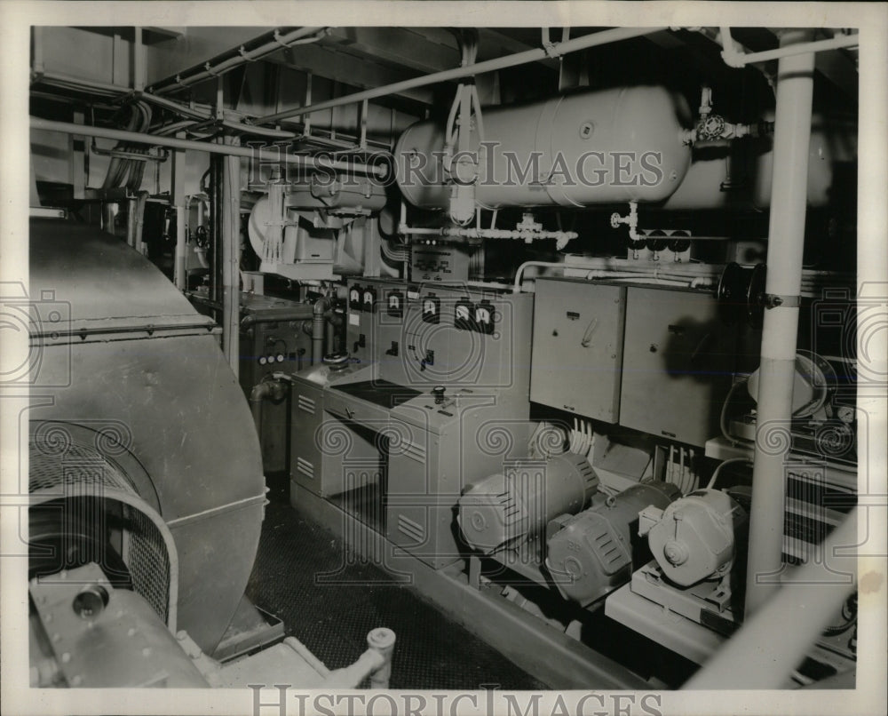 1958 Press Photo Robinson Bay Tug Boat Engine Room - RRW59349 - Historic Images