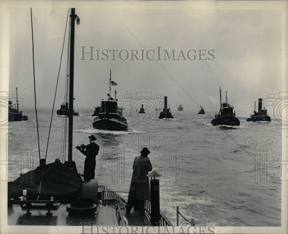 Press Photo Grace Moran huge flotilla New York harbor - RRW59353 - Historic Images