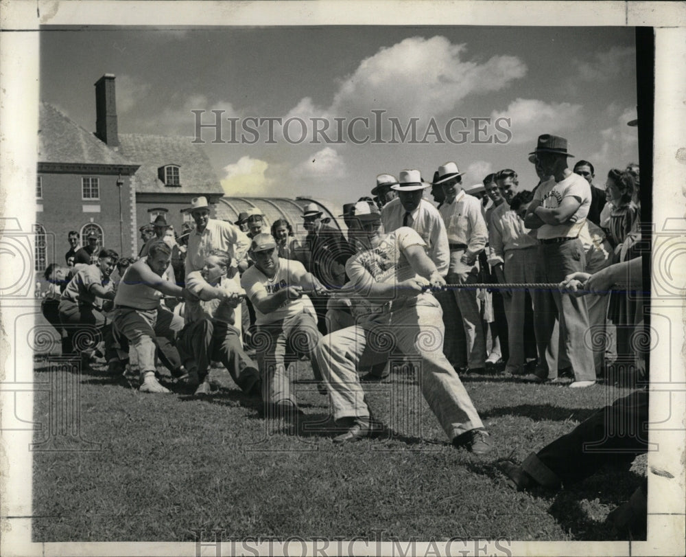 1940 Press Photo Tuley High school Tug War Two Teams - RRW59369 - Historic Images