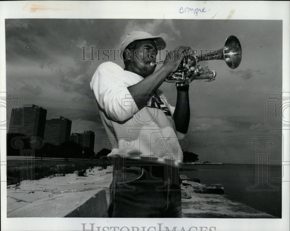 1992 Press Photo Johnny Grandbery Webster House hotel - RRW59413 - Historic Images