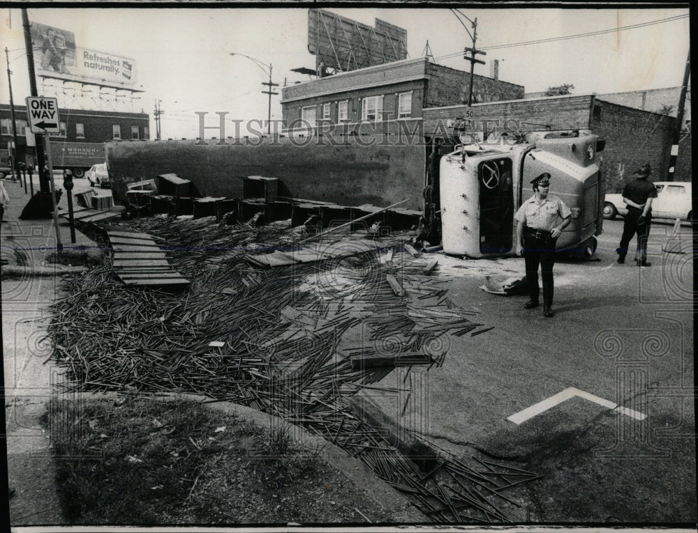 1974 Press Photo Truck Accident Cicero North Avenue - RRW59433 - Historic Images