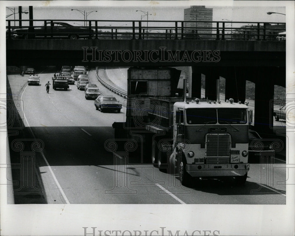 1974 Press Photo Kennedy Expressway Ohio Street Friday - RRW59441 - Historic Images