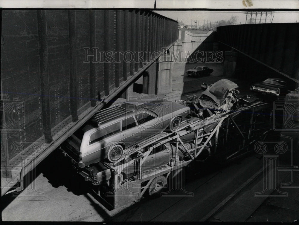 1974 Press Photo Truck Carrying Cars Auto Mobile Show - RRW59453 - Historic Images