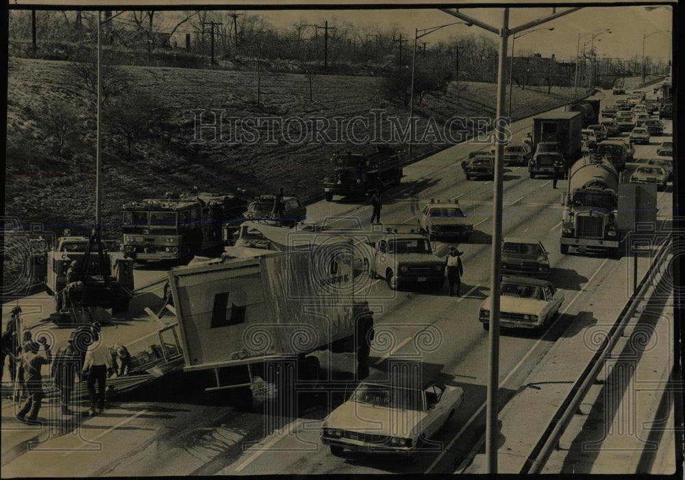 1974 Press Photo Kennedy Expressway Edens Hamlin Steel - Historic Images