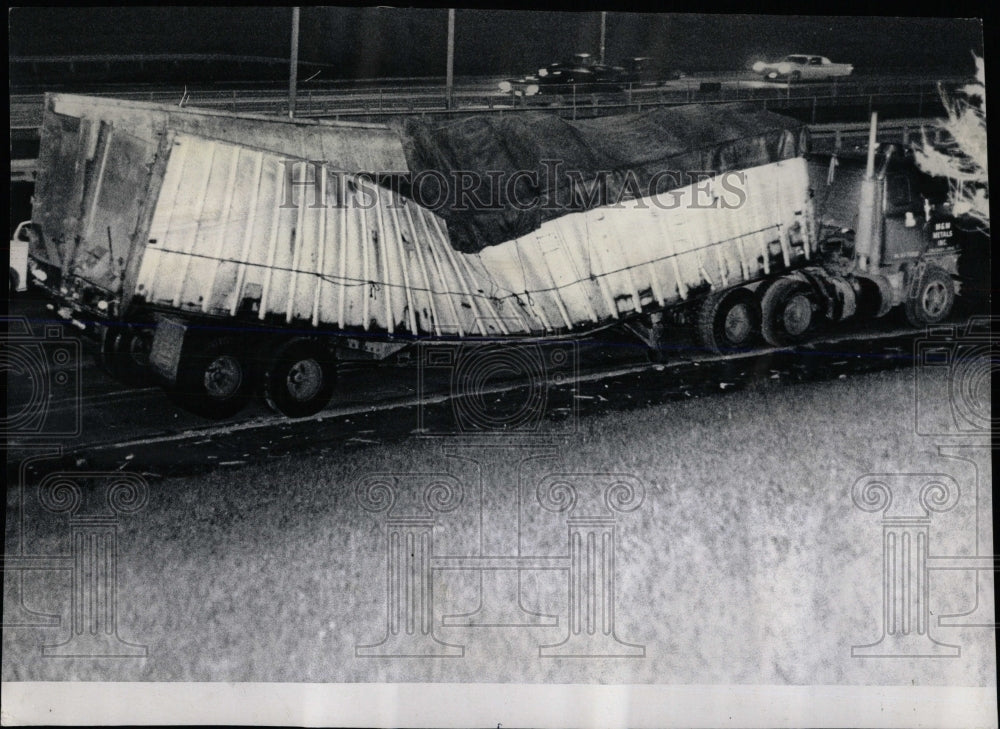 1973 Press Photo Dan Ryan South Bound Semi Trailer buck - RRW59461 - Historic Images