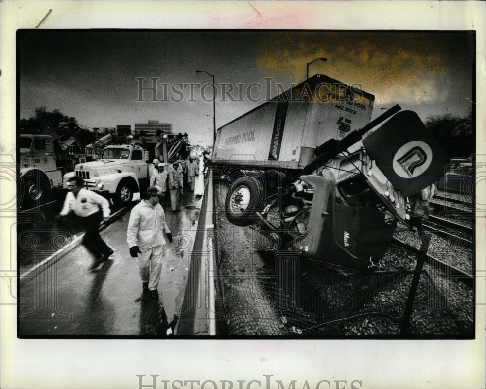 1986 Press Photo Driving rain Saturday morning Dan Ryan - RRW59521 - Historic Images