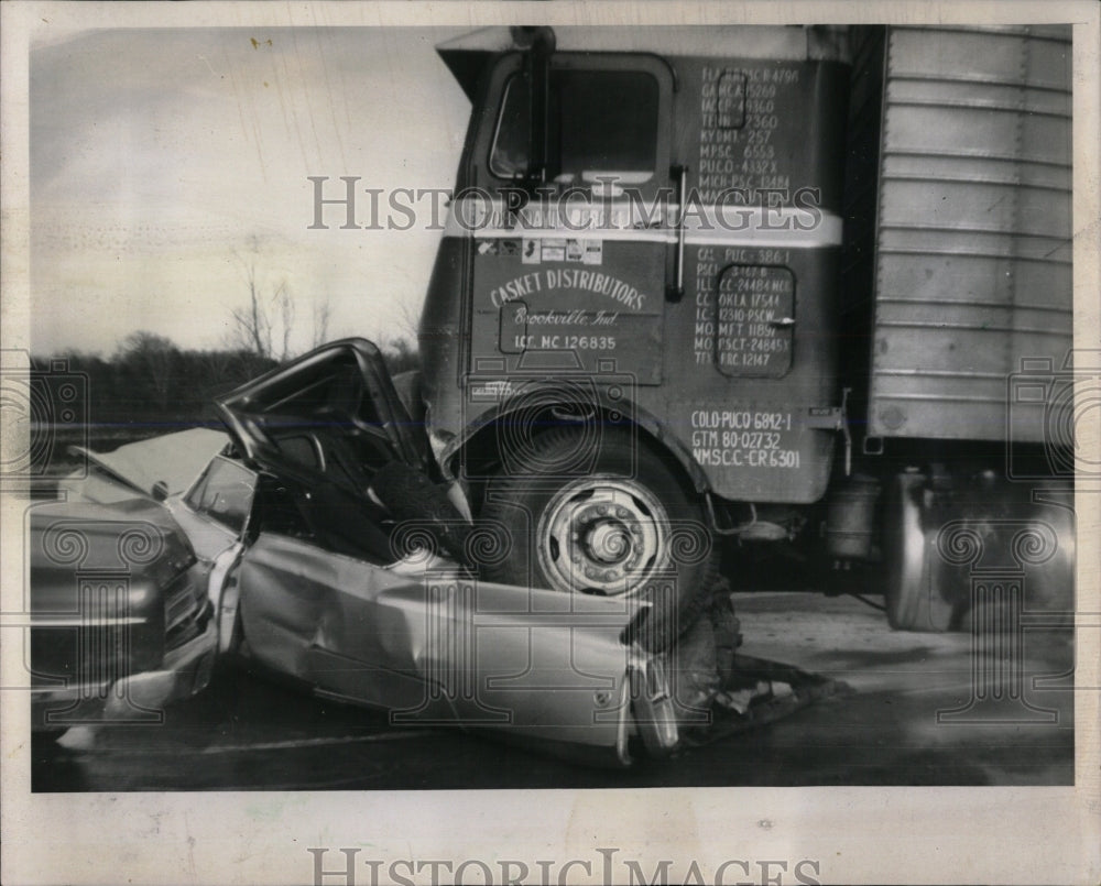 1969 Press Photo Nine Vehicle Crash Kent Land Brook - RRW59559 - Historic Images