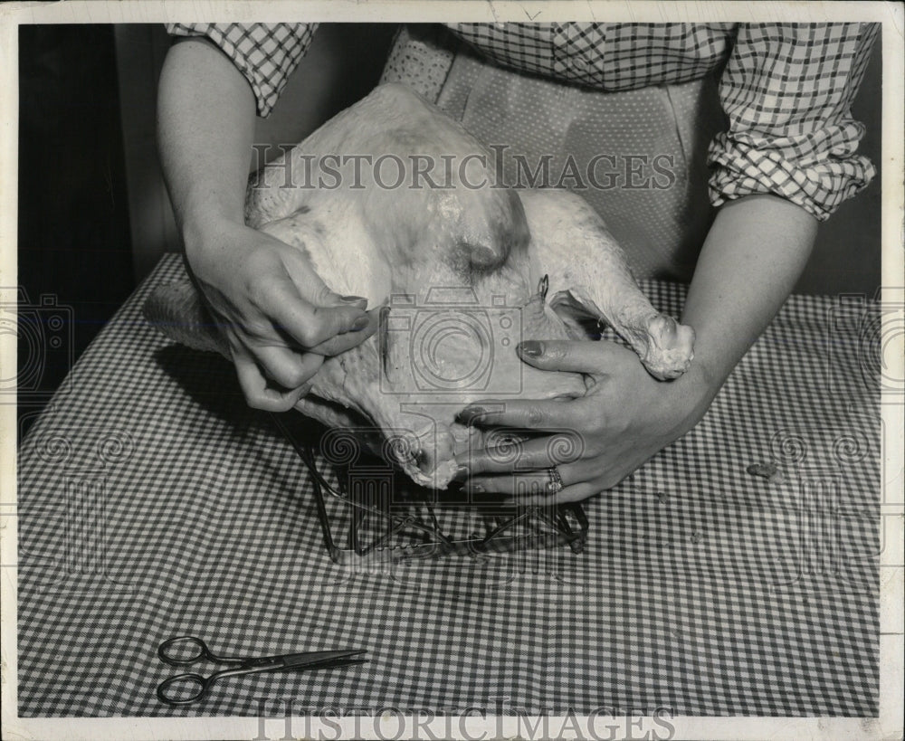 1954 Press Photo Roasted Turkey Preparation - RRW59659 - Historic Images