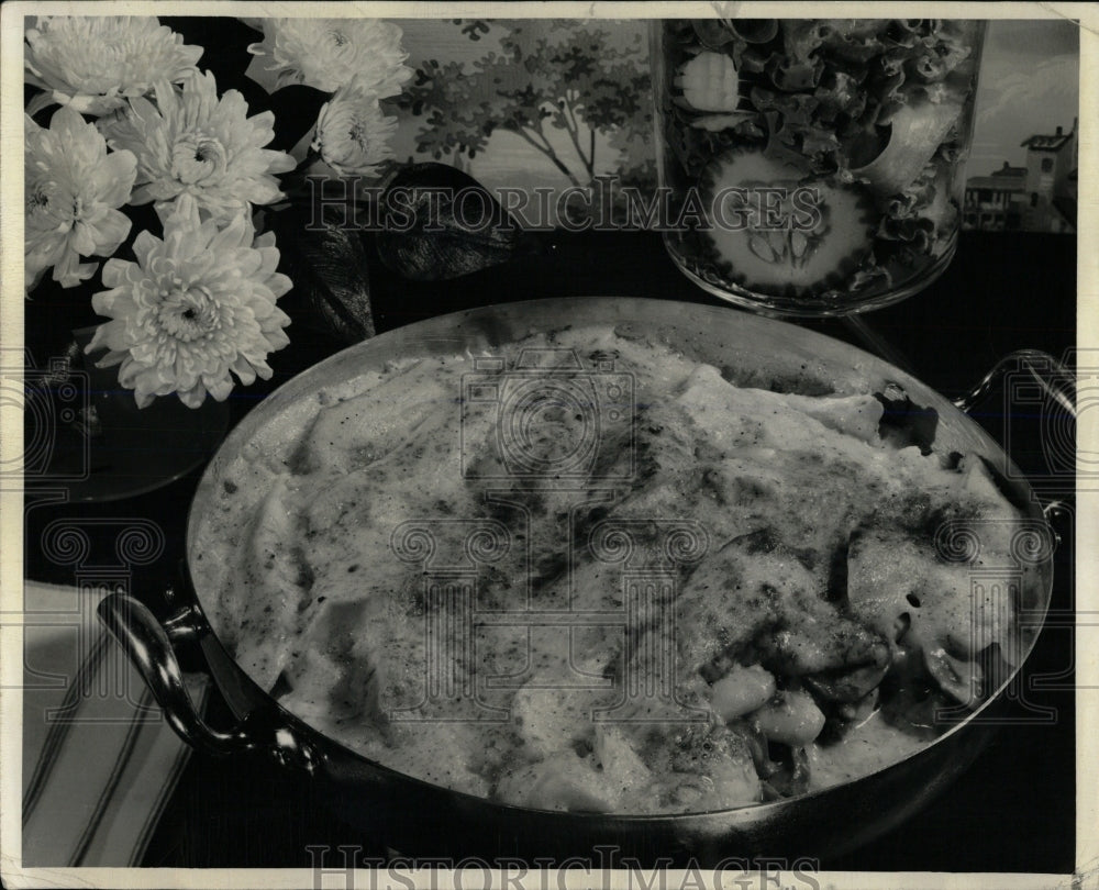 1964 Press Photo fancy turkey casserole making get set - RRW59669 - Historic Images