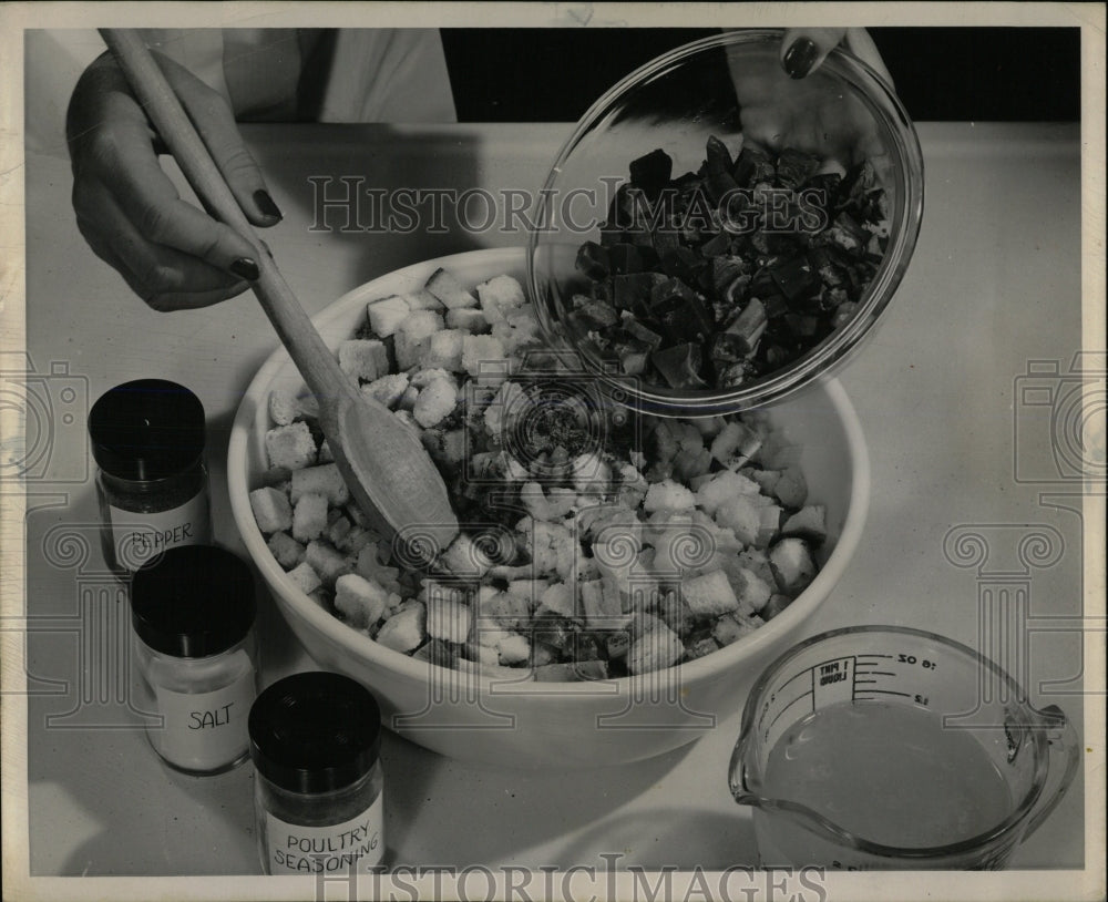 1952 Press Photo Turkey Dishes - RRW59687 - Historic Images