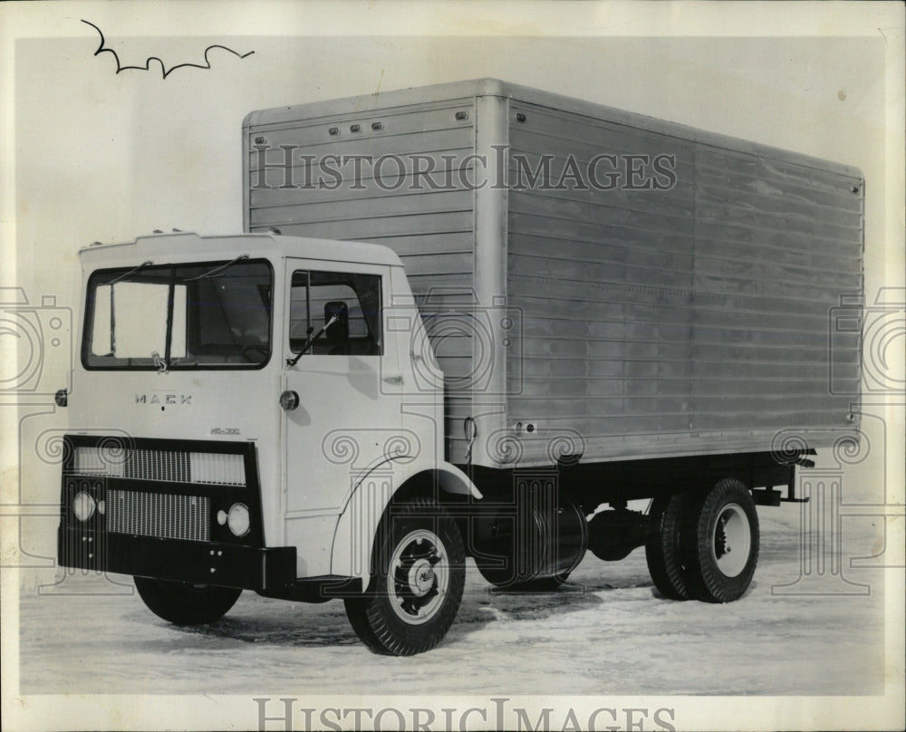 Press Photo Mack Trucks - RRW59697 - Historic Images