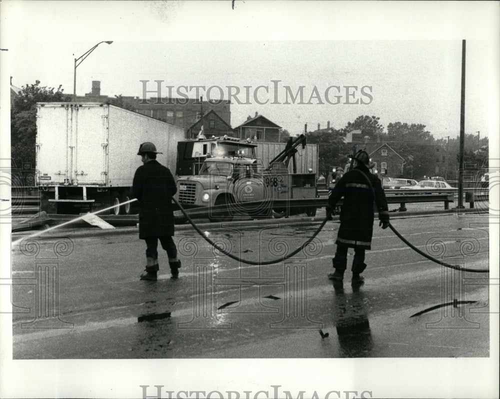 1978 Press Photo Jackknifed truck accident - RRW59787 - Historic Images