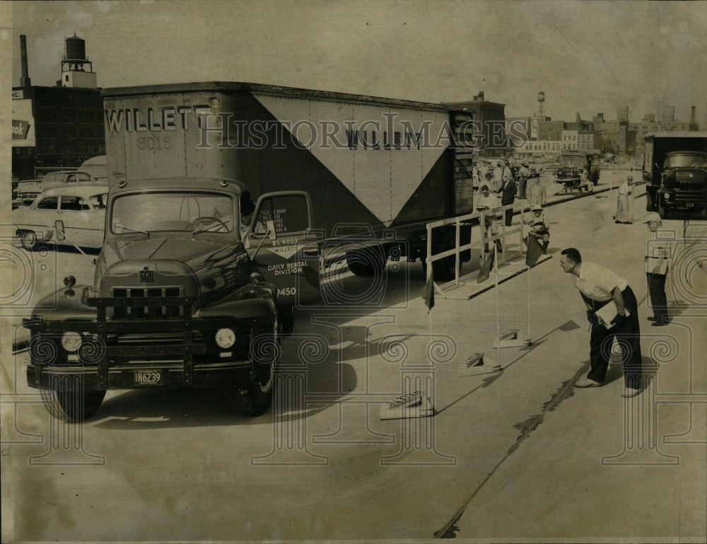 1955 Press Photo Truck Loads - RRW59817 - Historic Images