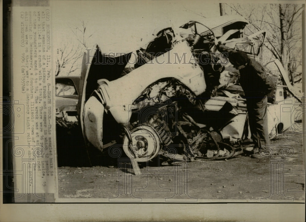 1976 Press Photo Truck Train Accident Beckemeyer - RRW59823 - Historic Images