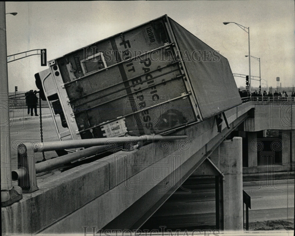 1965 Press Photo Truck Accident Harrison Shelby - RRW59863 - Historic Images