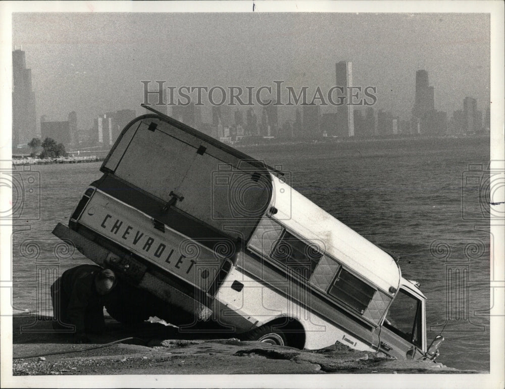 1980 Press Photo Pickup Truck Lake Michigan 50th St. - RRW59895 - Historic Images