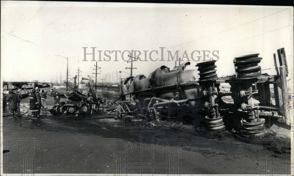 1982 Press Photo Tank truck Gosoline Indiana Tollway - RRW59943 - Historic Images