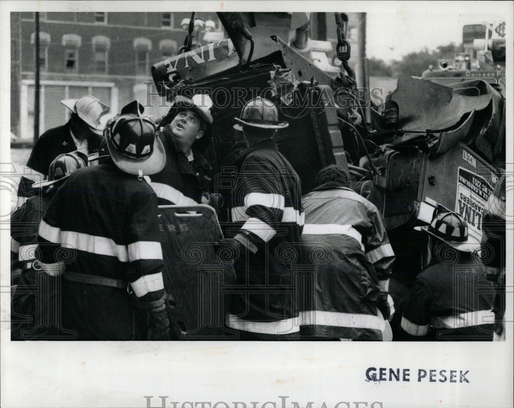 1990 Press Photo A deadly semi-tractor truck accident. - RRW59959 - Historic Images