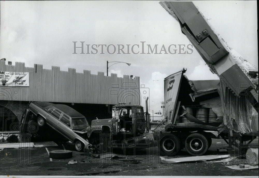 1993 Press Photo 1993 Truck Accidents - RRW59977 - Historic Images