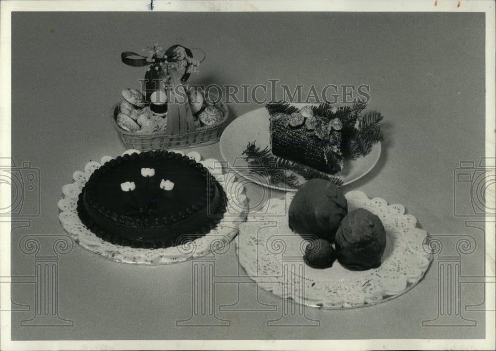 1981 Press Photo Pinkney's Kitchen; chocolate truffles. - RRW60011 - Historic Images