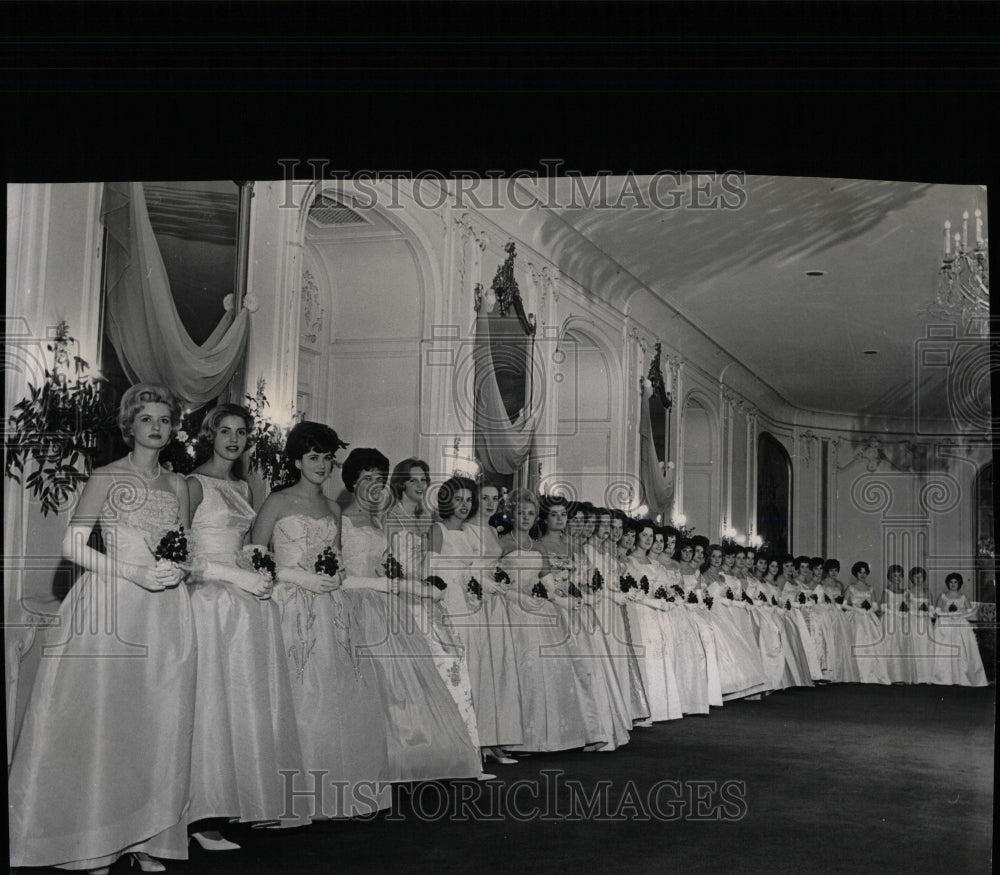 1961 Press Photo Debutantes line p to greet 1,200 guest - RRW60121 - Historic Images