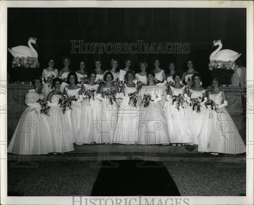 1961 Press Photo June Ball debs Event Staurt Rodgers - RRW60129 - Historic Images