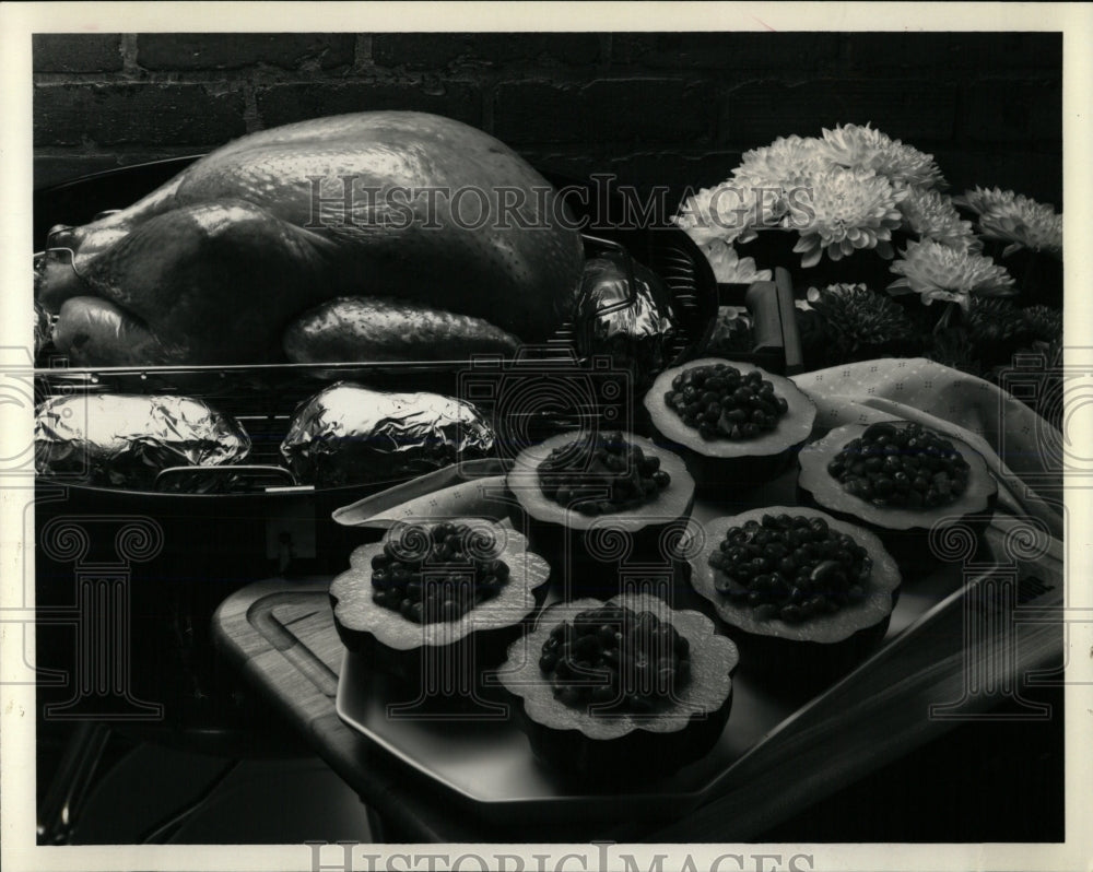 1987 Press Photo Turkey Outdoor Covered Kettle Grill - RRW60155 - Historic Images