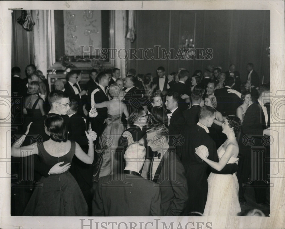 1957 Press Photo Crowd at the Dance Floor of ball. - RRW60199 - Historic Images