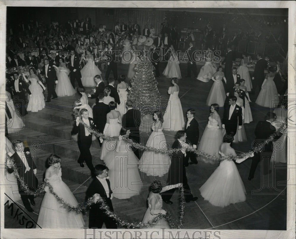 1955 Press Photo Christmas tree dance golden garland - RRW60207 - Historic Images