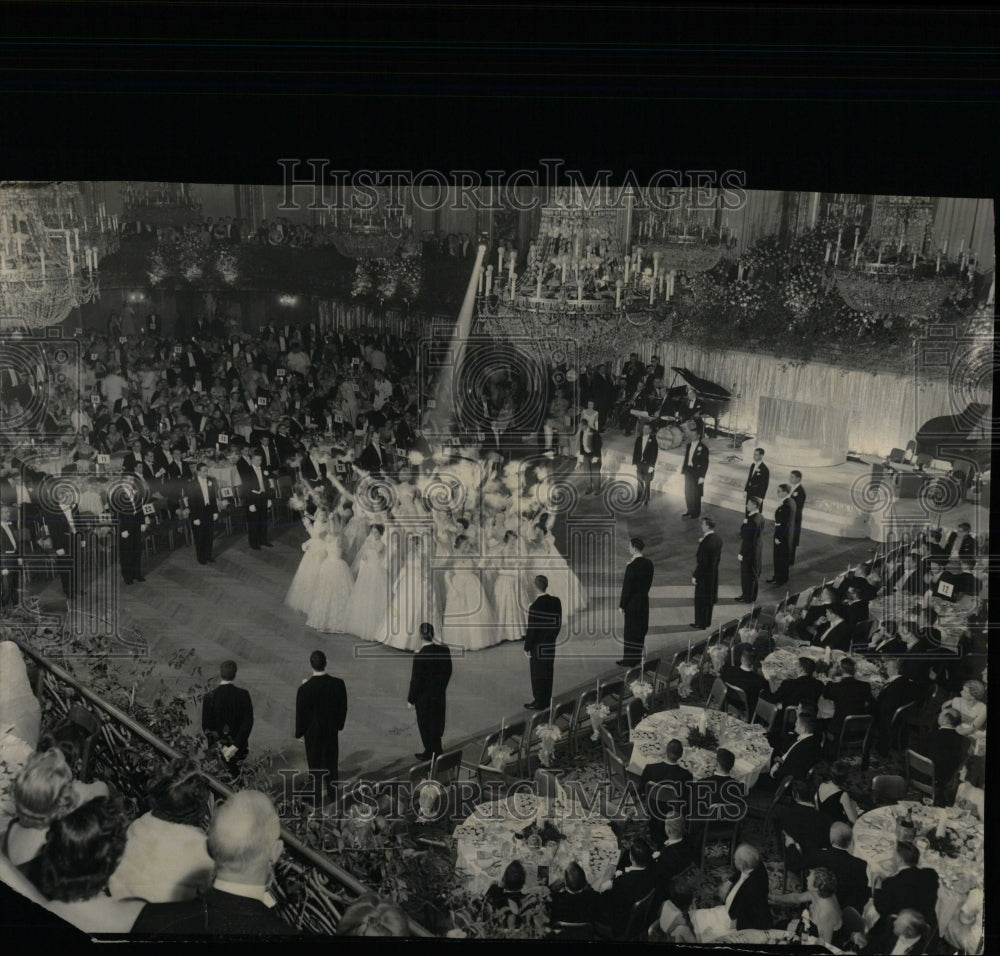 1955 Press Photo Debutantes spotlight Concord Hilton - RRW60213 - Historic Images