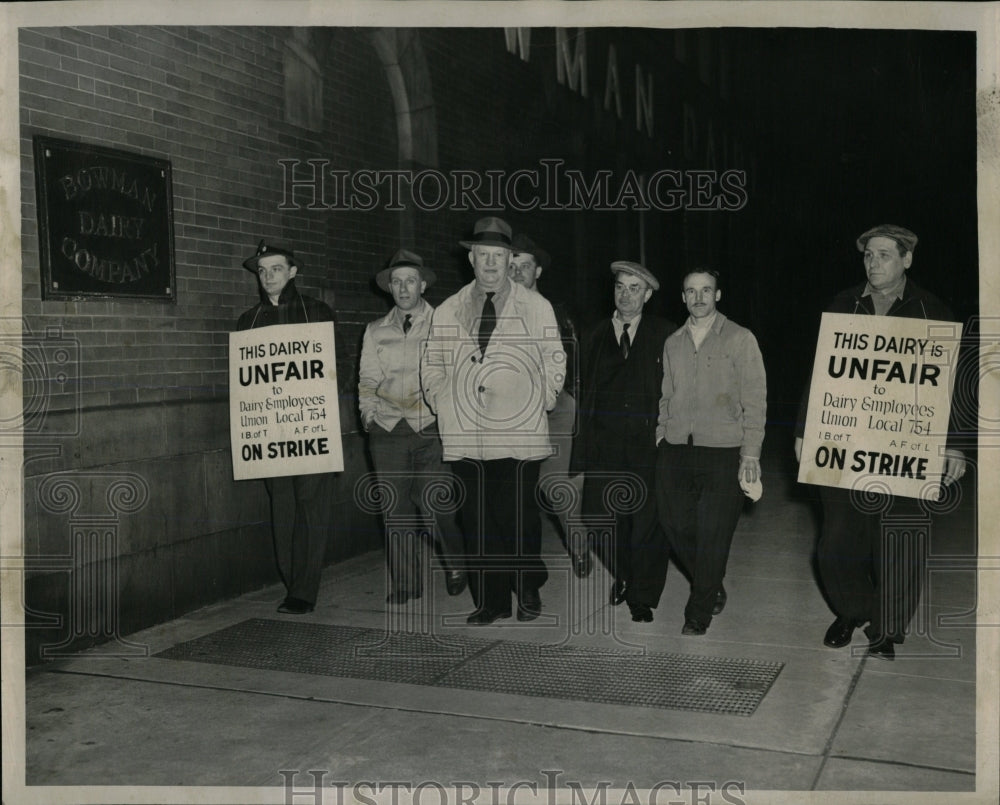 1947 Press Photo Milk strikes Dairy Co Ontario - RRW60283 - Historic Images