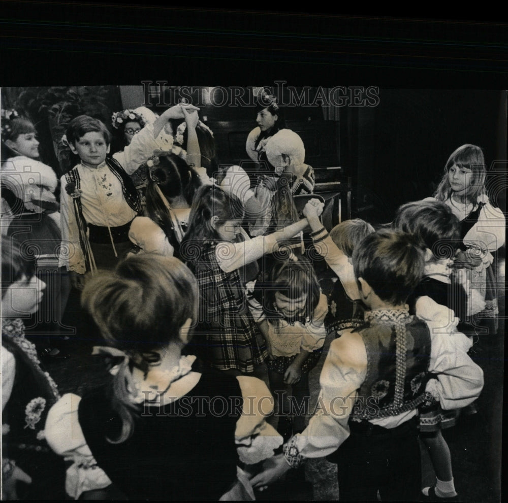 1972 Press Photo Jirasek Czech School Beseda Students - RRW60311 - Historic Images