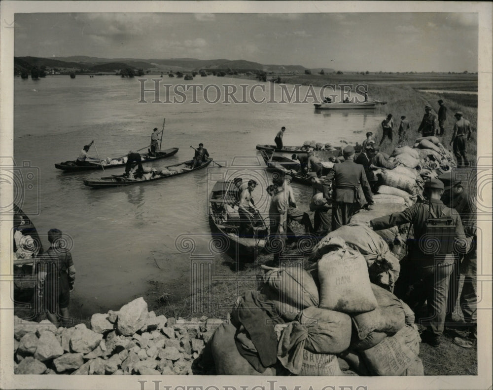 1954 Press Photo Danube Muddy flooding Rampage Dynes - RRW60343 - Historic Images