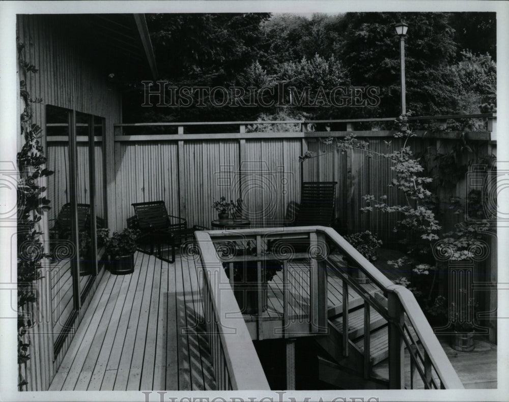 1983 Press Photo Creful planning Wooden House Atnnr - RRW60379 - Historic Images